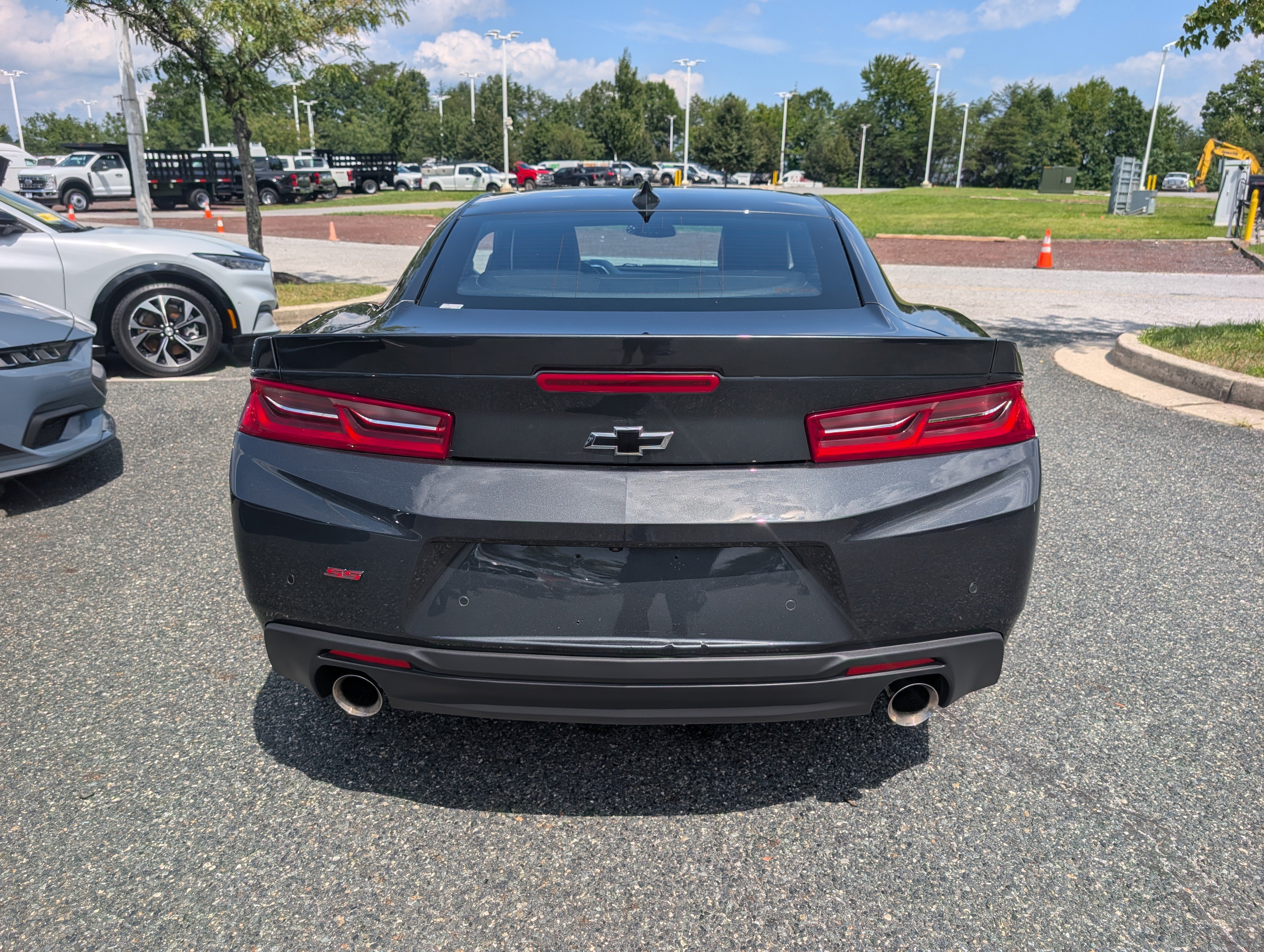 Used 2018 Chevrolet Camaro SS RWD image 4