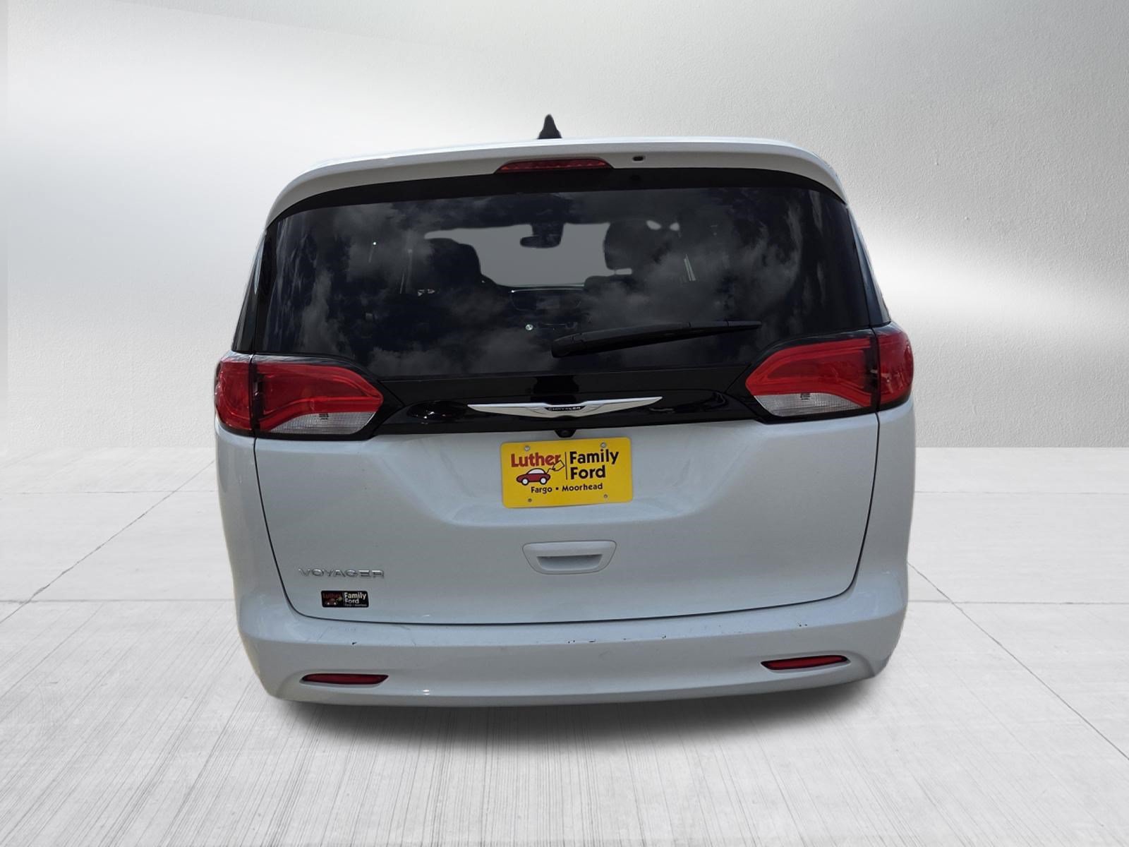 Used 2024 Chrysler Voyager LX FWD image 6