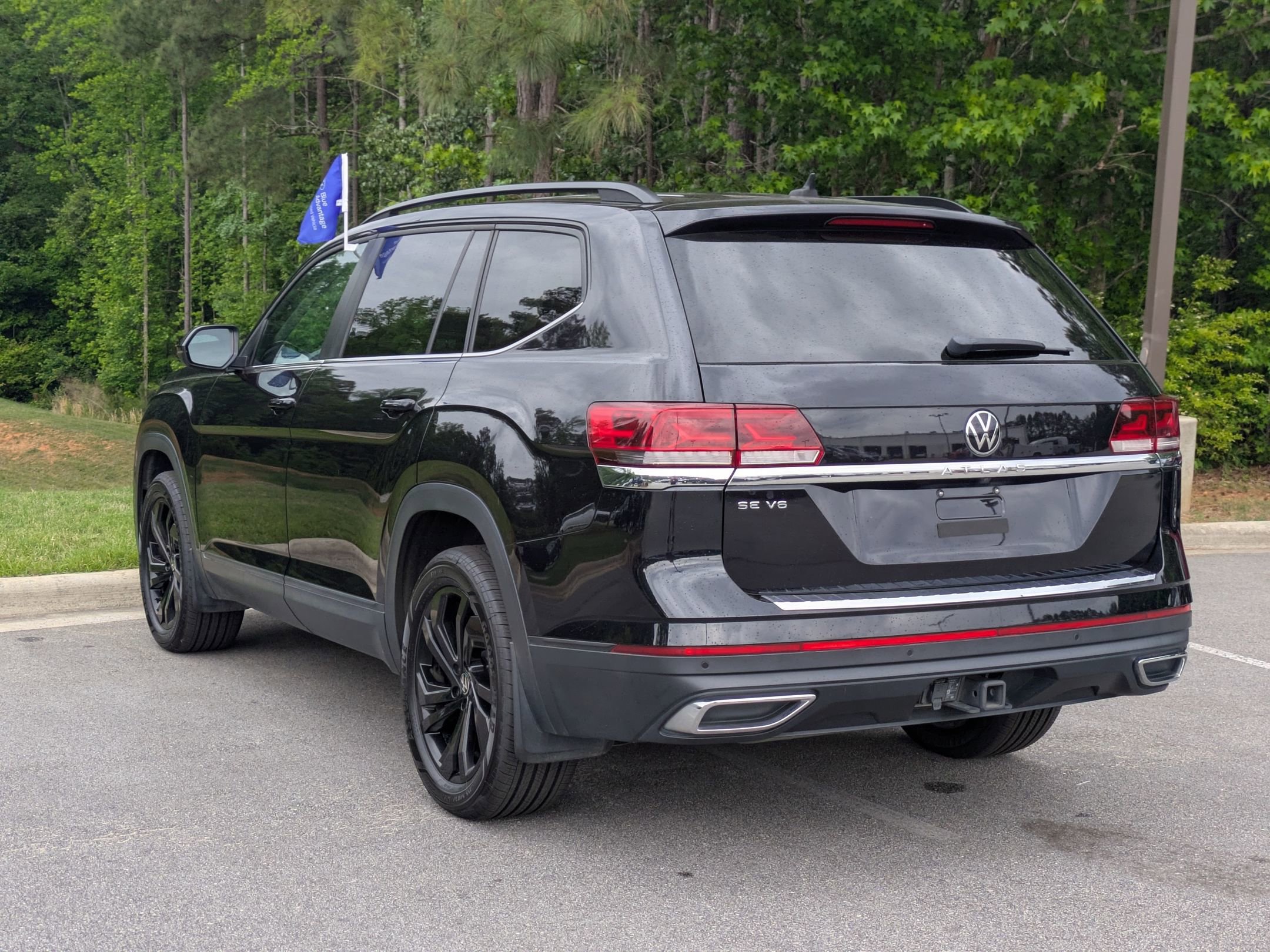 Used 2022 Volkswagen Atlas SE w/ Black Wheel Package FWD image 5