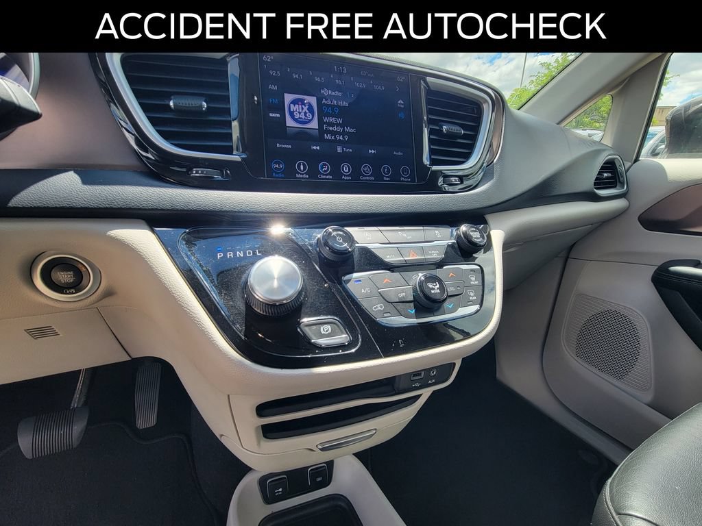 Used 2019 Chrysler Pacifica Touring-L FWD image 27