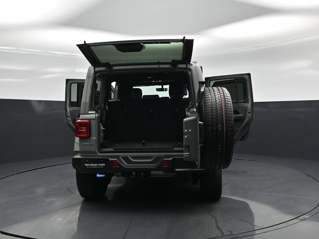 Used 2023 Jeep Wrangler Unlimited Sahara w/ Cold Weather Group AWD/4WD image 31