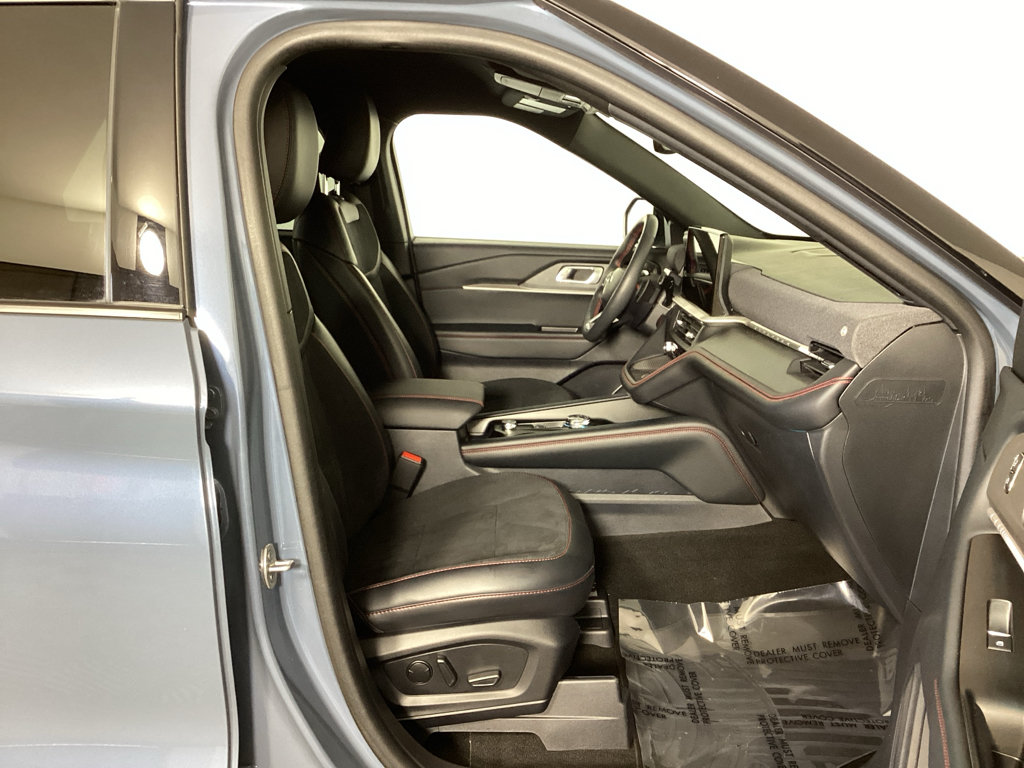 Certified 2025 Ford Explorer ST AWD/4WD image 10