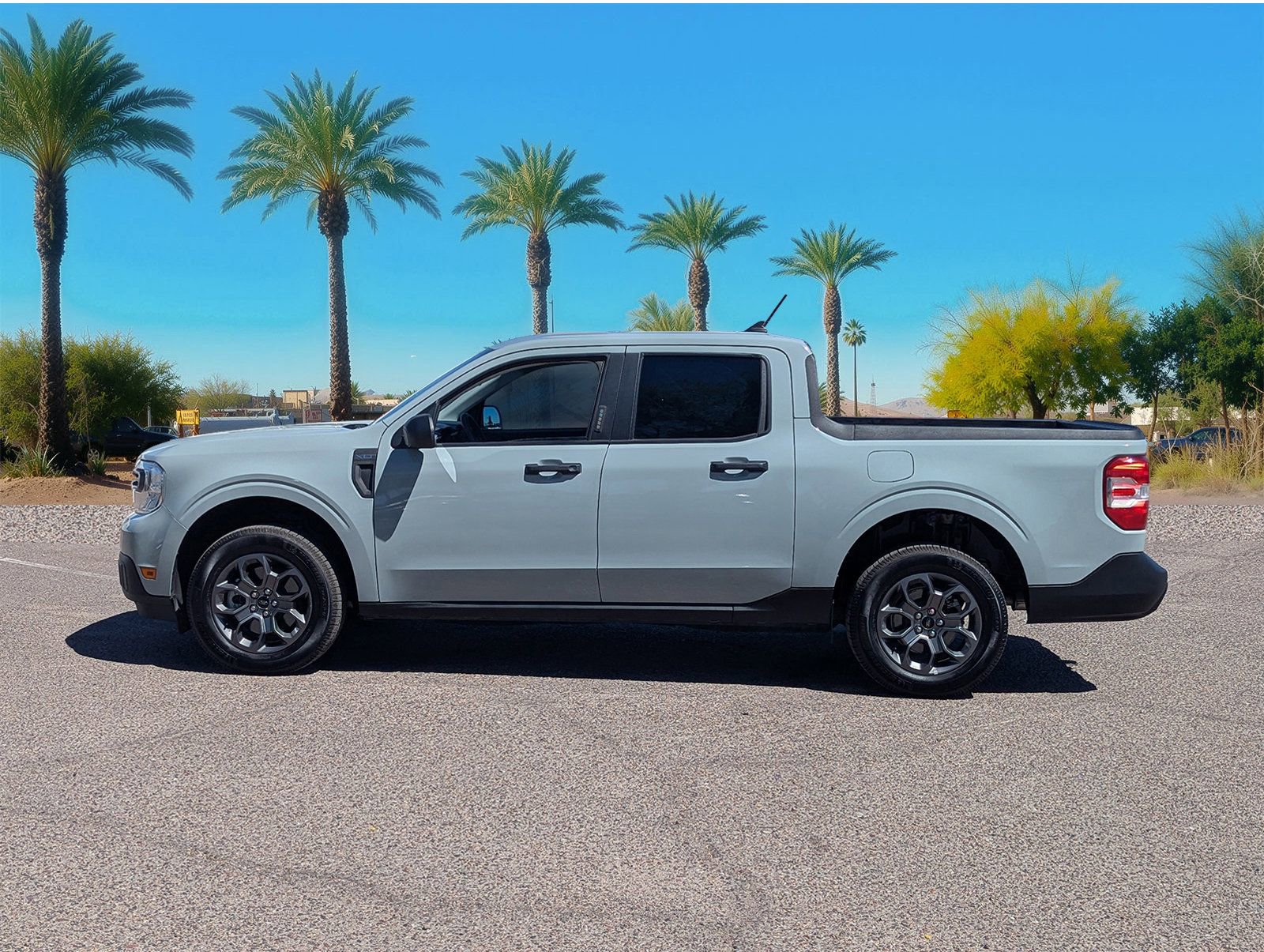 Certified 2022 Ford Maverick XLT image 2