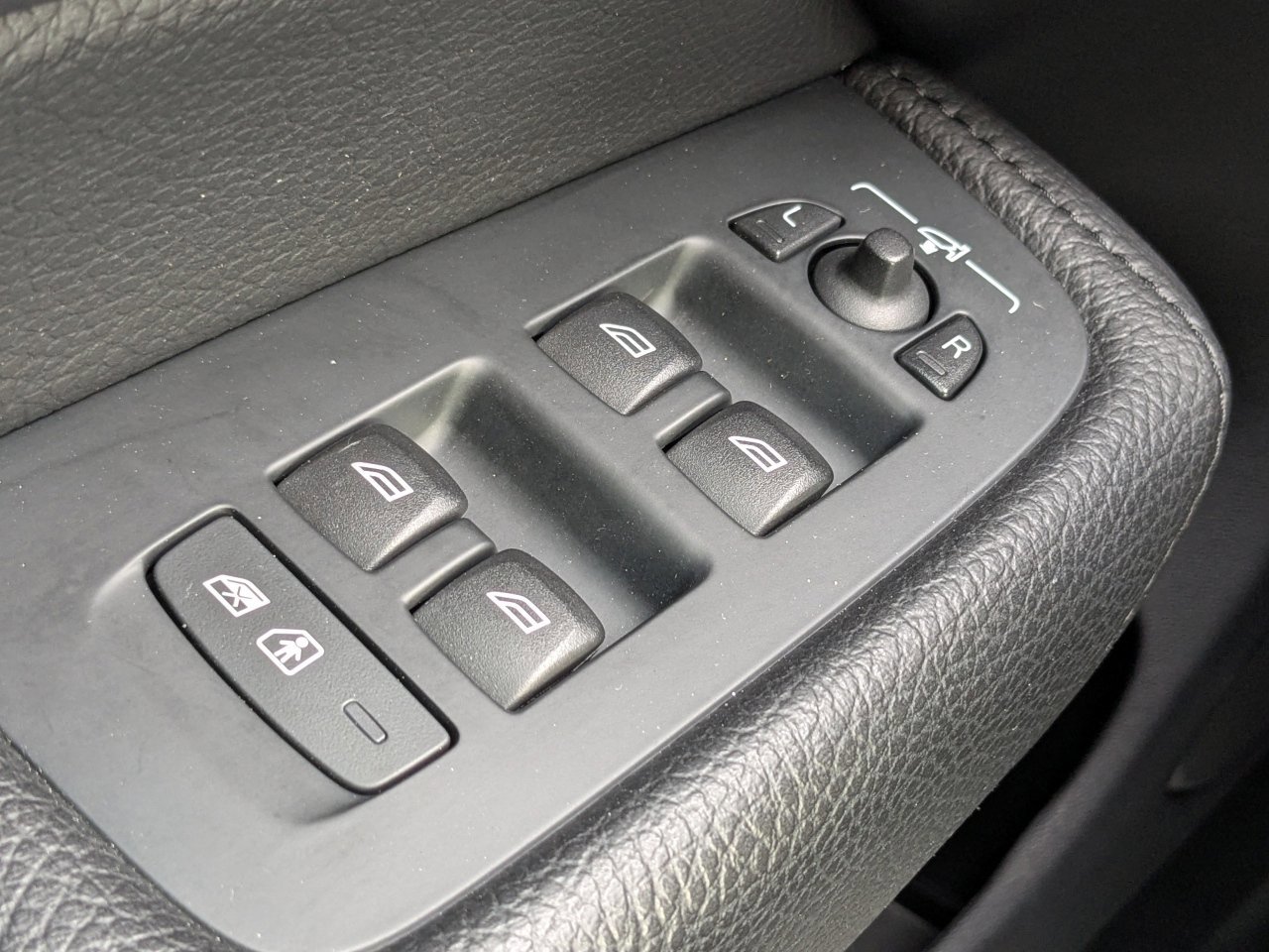 Used 2019 Volvo XC60 T5 Inscription w/ Protection Package image 29