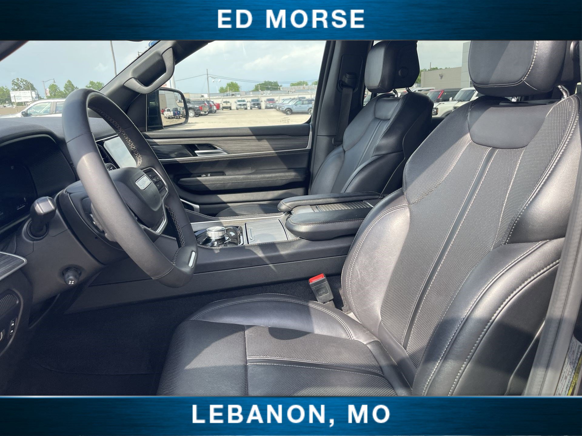 Used 2024 Jeep Wagoneer L Series II AWD/4WD image 17