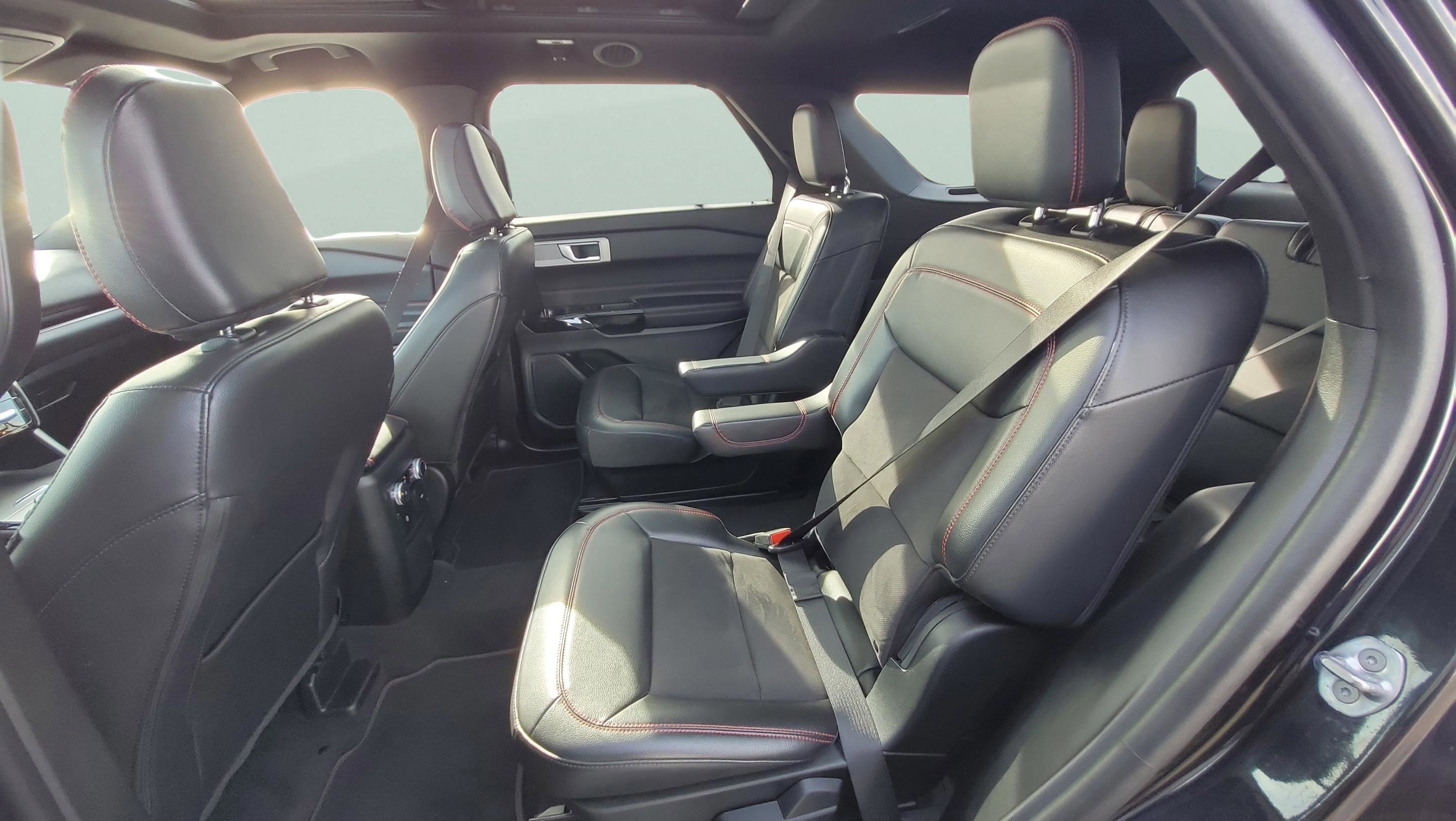 Certified 2023 Ford Explorer ST-Line w/ Class IV Trailer Tow Package image 16