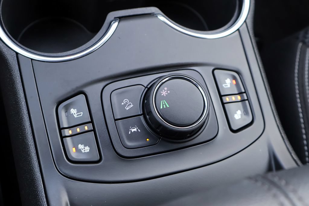 Used 2023 GMC Terrain SLE w/ Driver Convenience Package FWD image 9