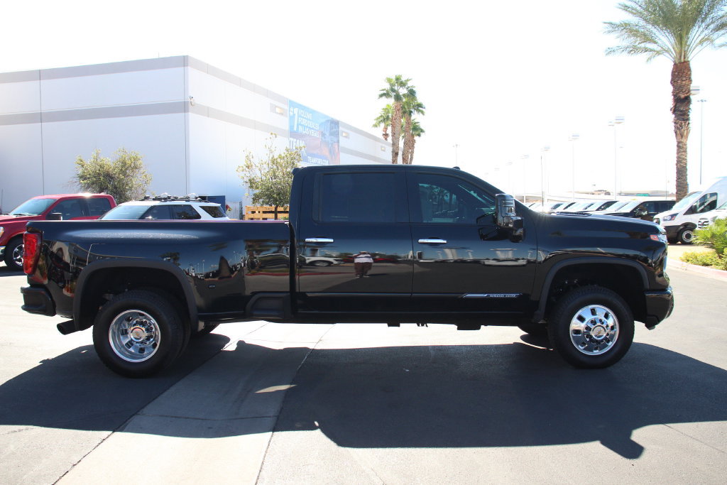 Used 2024 Chevrolet Silverado 3500 High Country w/ High Country Premium Package AWD/4WD image 10