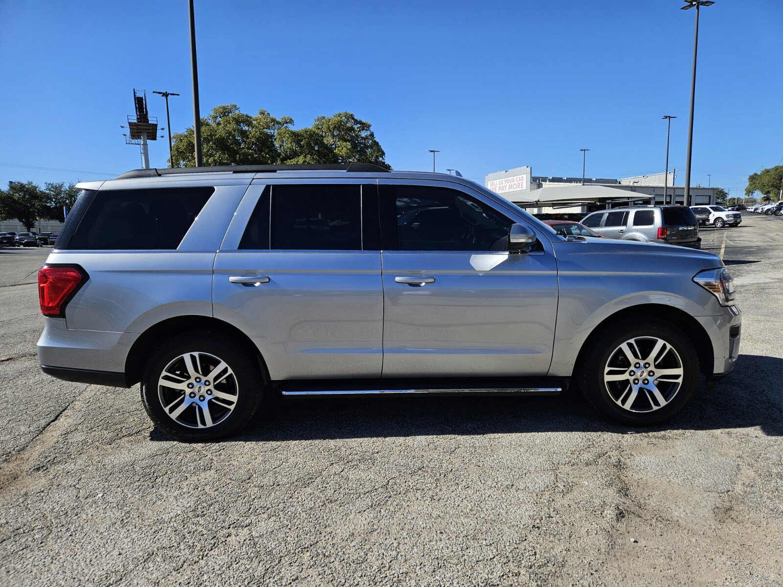 Certified 2023 Ford Expedition XLT image 2