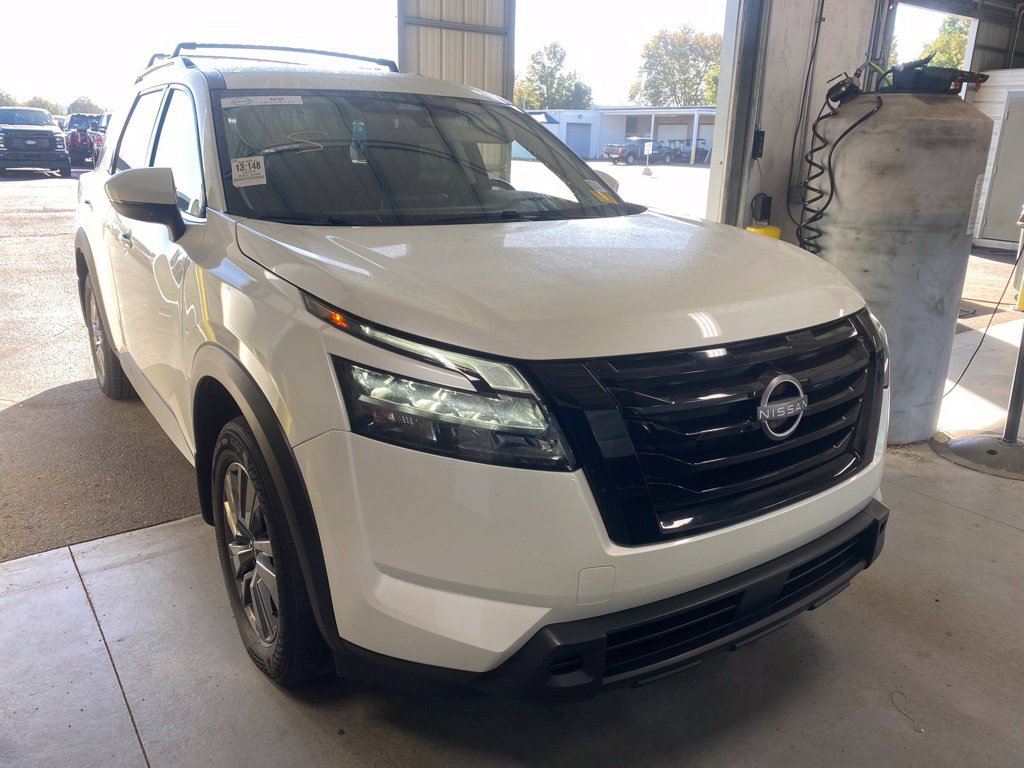 Used 2024 Nissan Pathfinder SV w/ Black Appearance Package