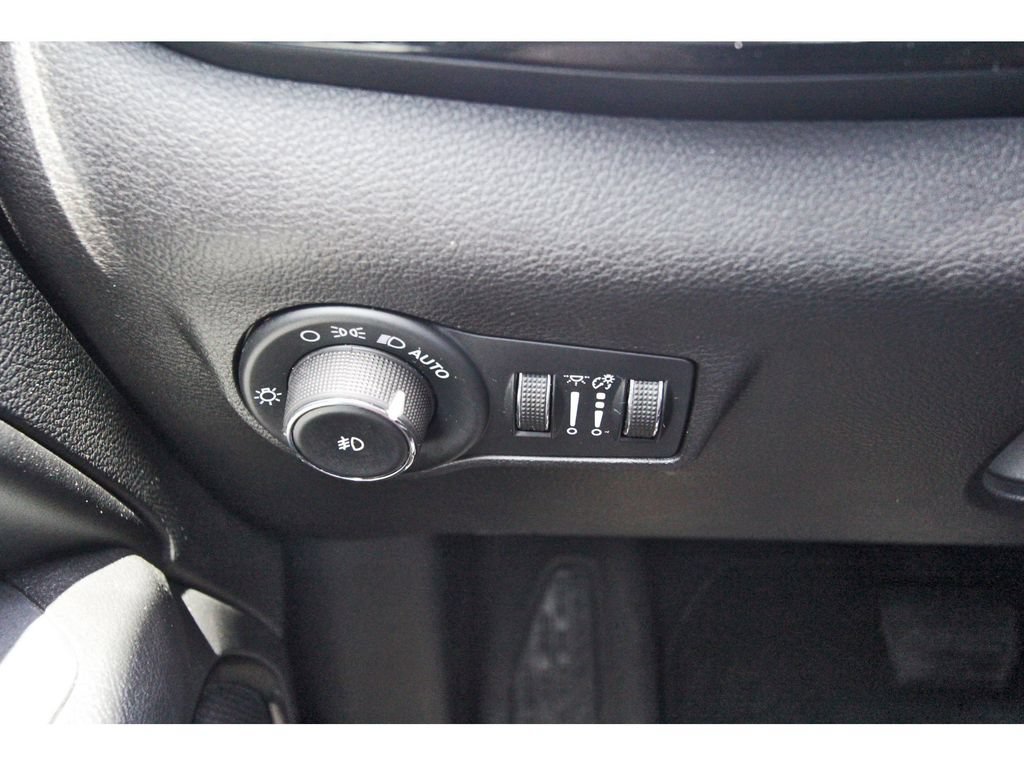 Used 2023 Jeep Compass Latitude AWD/4WD image 18