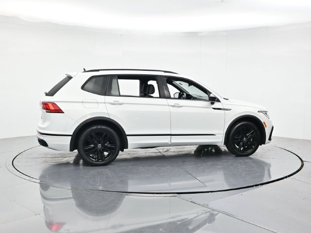 Used 2022 Volkswagen Tiguan SE R-Line FWD image 2