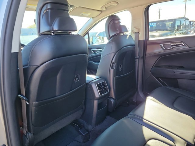 Used 2024 Kia Sportage EX image 13