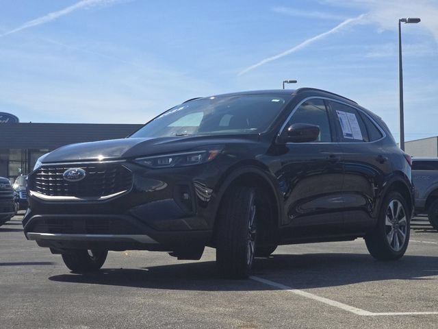 Certified 2025 Ford Escape Platinum AWD/4WD image 13