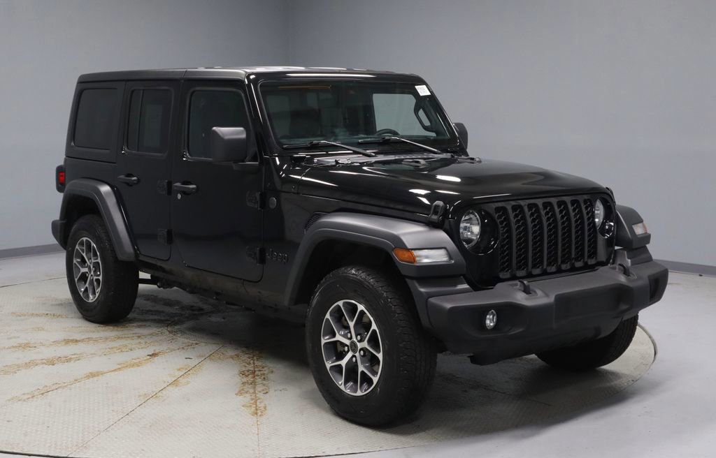 Used 2024 Jeep Wrangler Sport S image 7