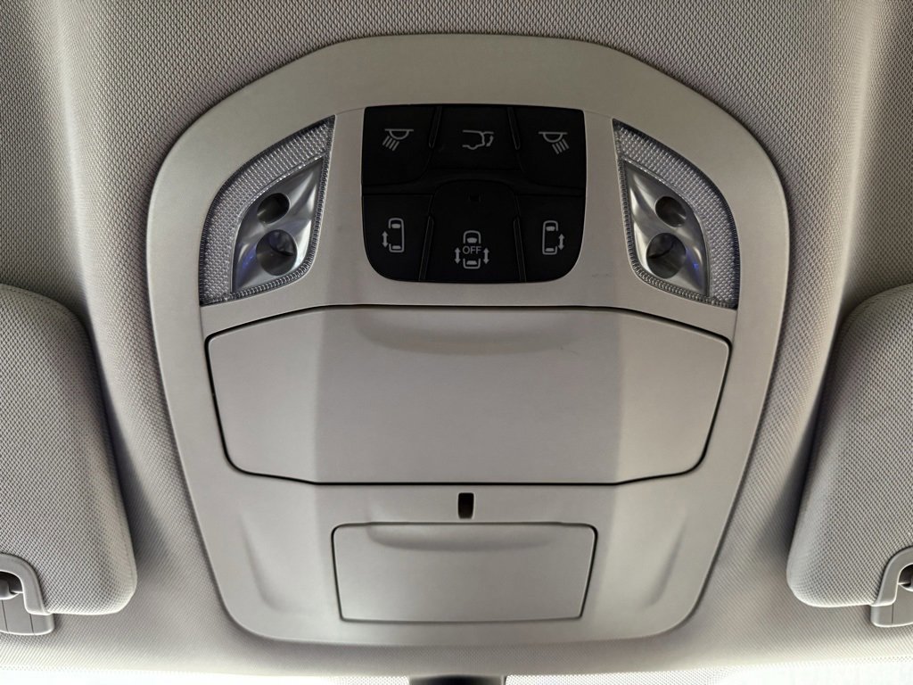 Used 2023 Chrysler Pacifica Touring-L image 17