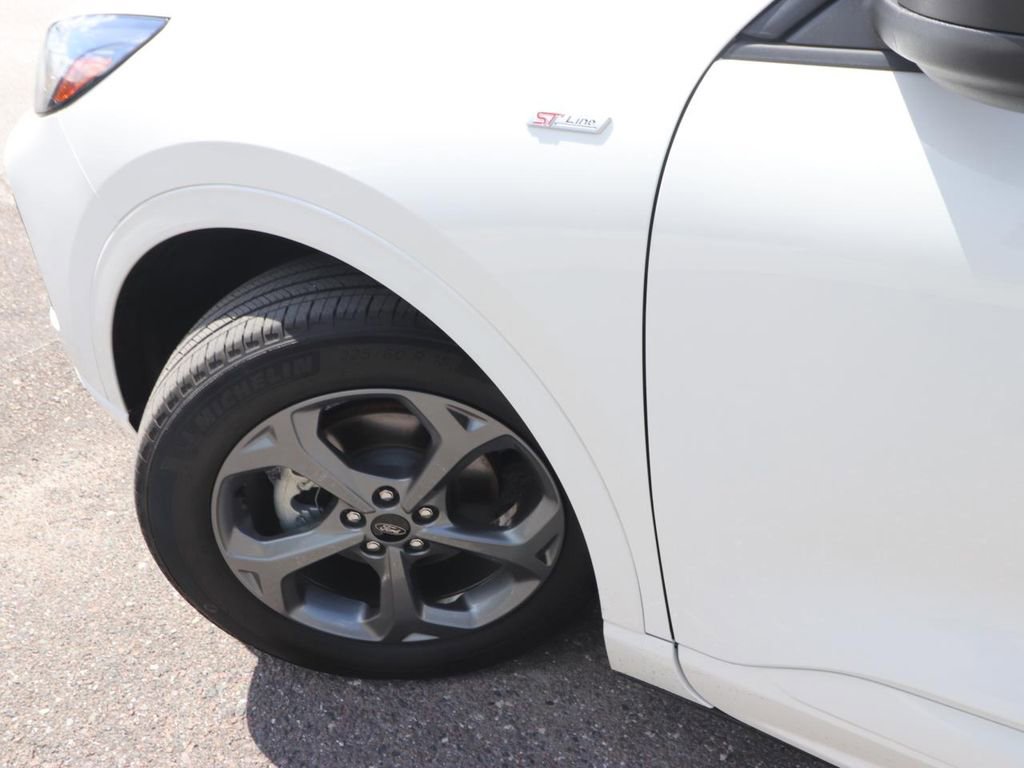 Certified 2024 Ford Escape ST-Line w/ Tech Pack #1 FWD image 3
