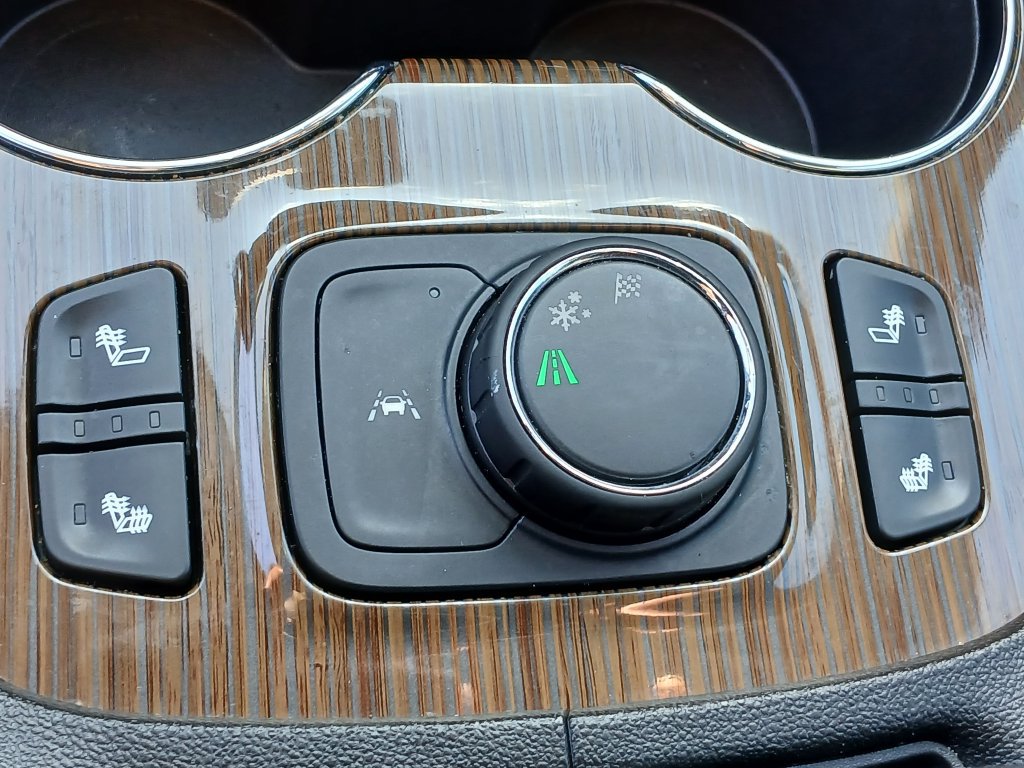Used 2023 GMC Acadia SLE w/ Driver Convenience Package FWD image 18