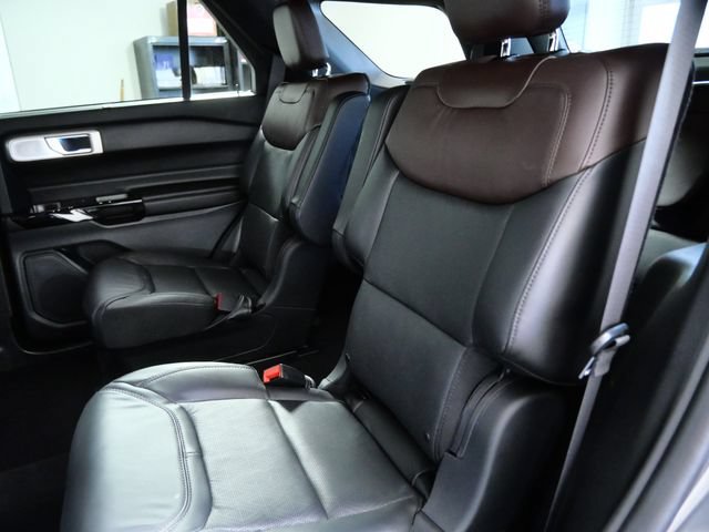 Certified 2023 Ford Explorer Platinum w/ Technology Package AWD/4WD image 15