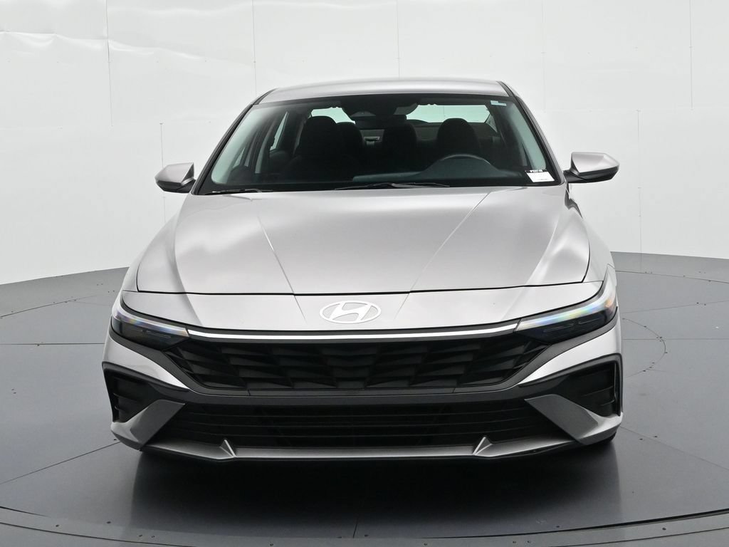Used 2024 Hyundai Elantra SEL FWD image 3