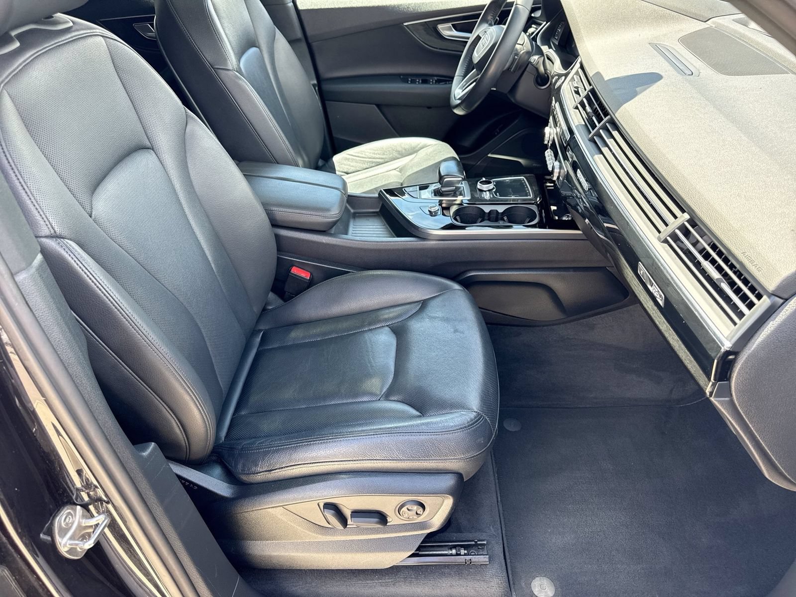 Used 2018 Audi Q7 3.0T Prestige w/ Prestige Package AWD/4WD image 31