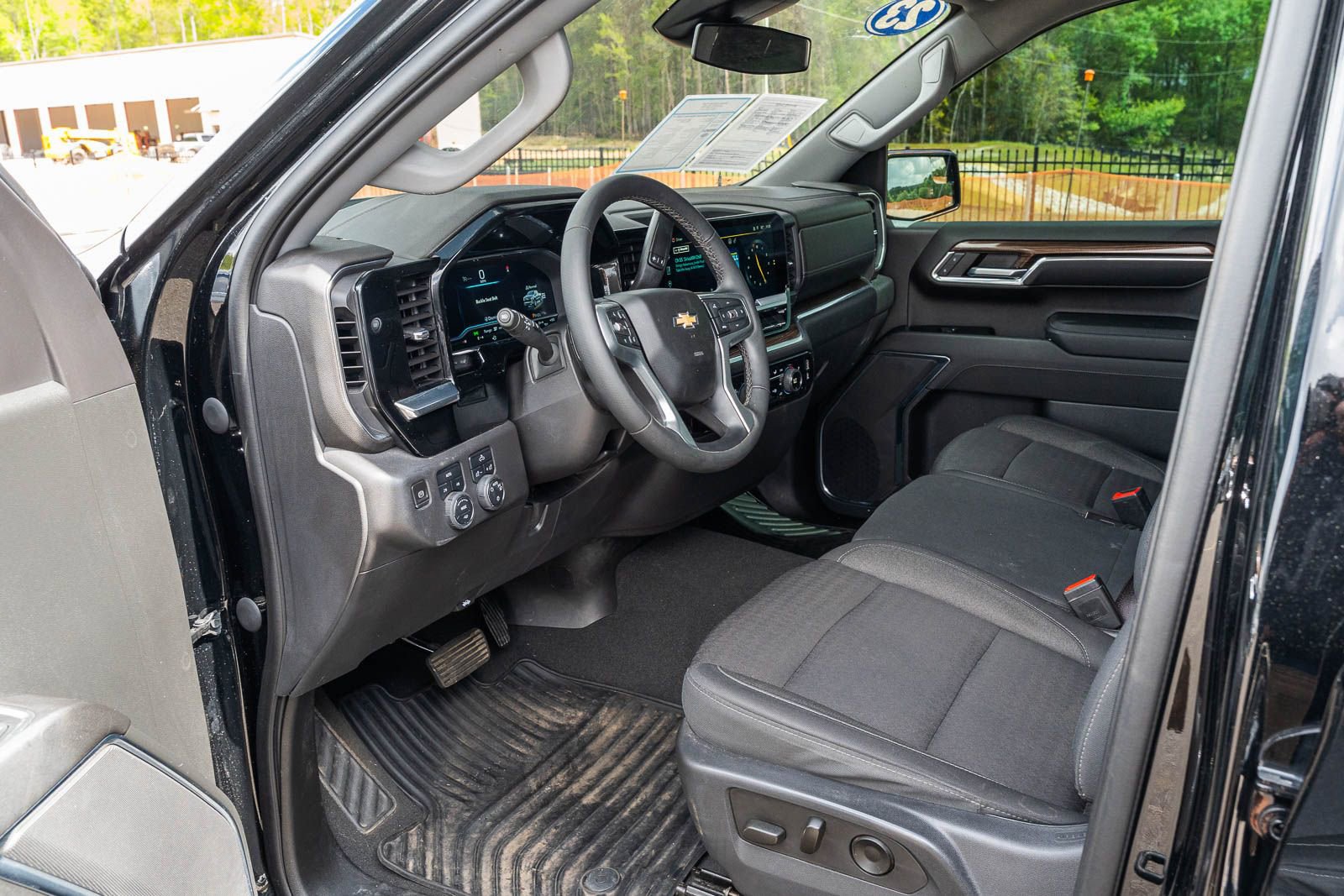 Used 2023 Chevrolet Silverado 1500 LT AWD/4WD image 19