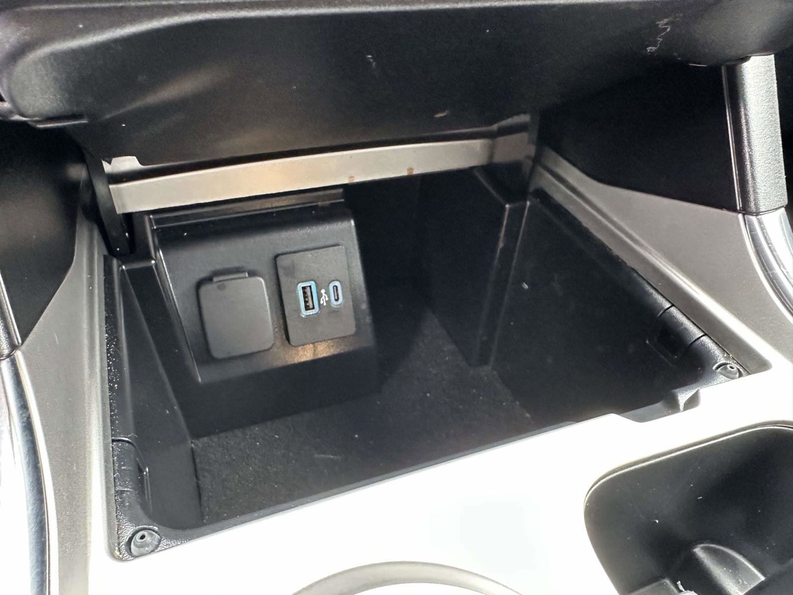 Certified 2022 Ford Explorer XLT w/ Equipment Group 202A AWD/4WD image 24