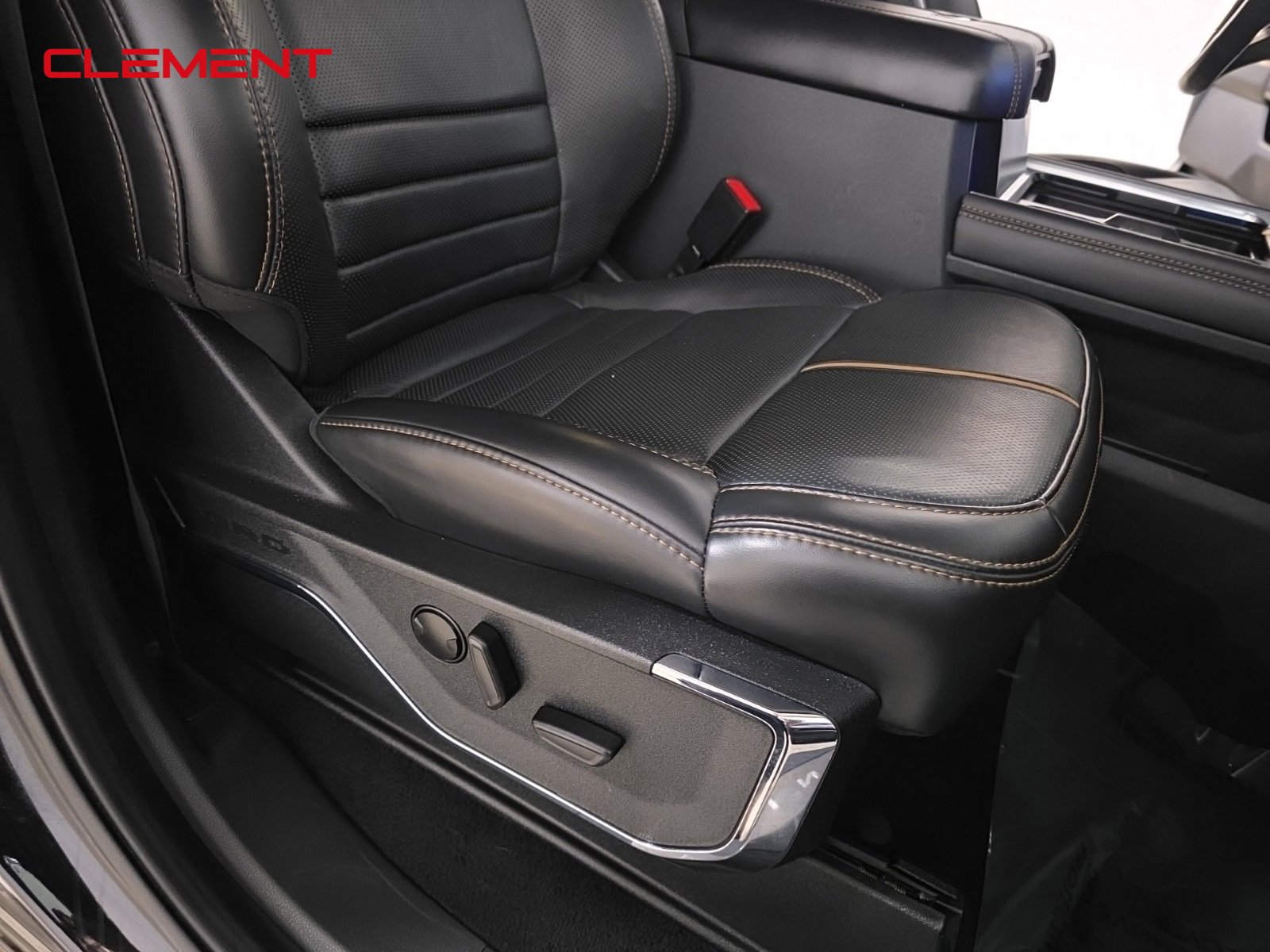 Certified 2023 Ford F450 Platinum w/ FX4 Off-Road Package image 35