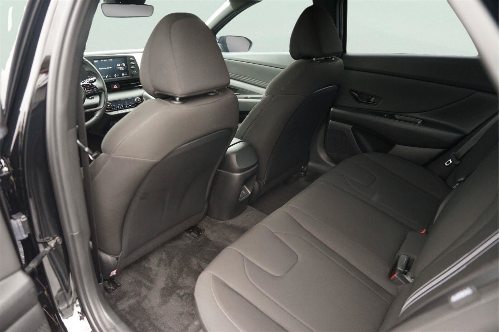 Used 2025 Hyundai Elantra Sport FWD image 11