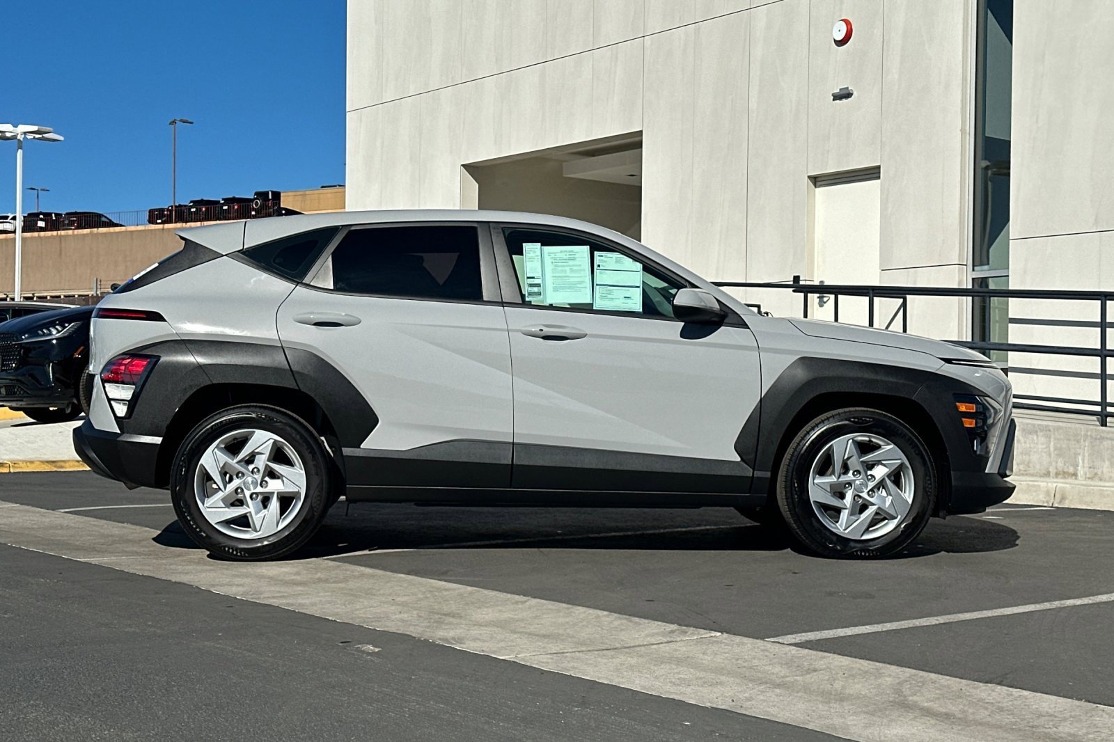 Used 2024 Hyundai Kona SE image 2