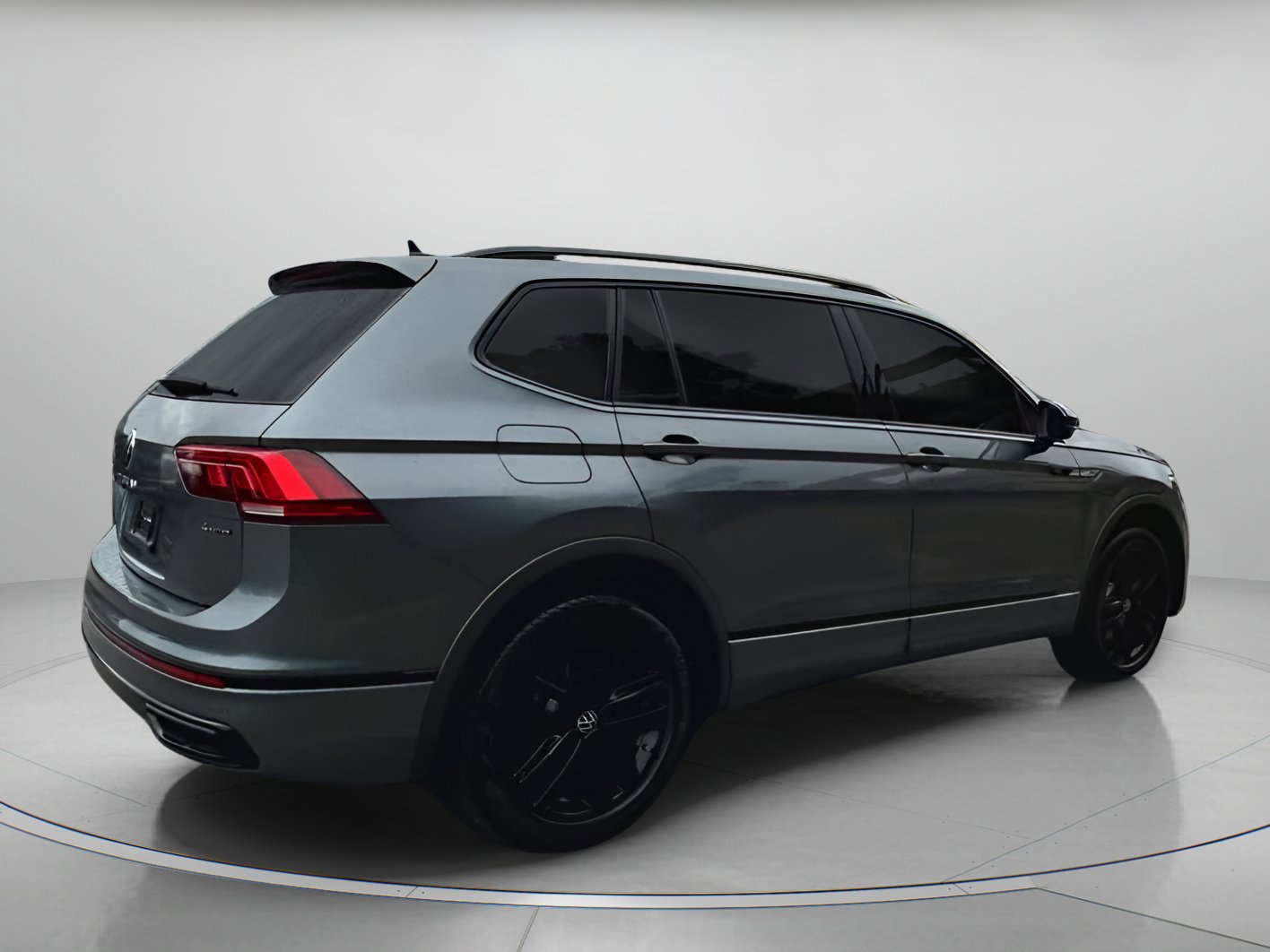 Used 2022 Volkswagen Tiguan SE R-Line image 21