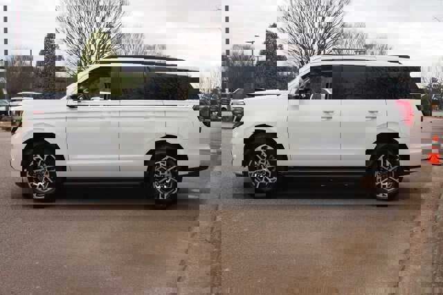 Certified 2025 Ford Expedition Active image 2