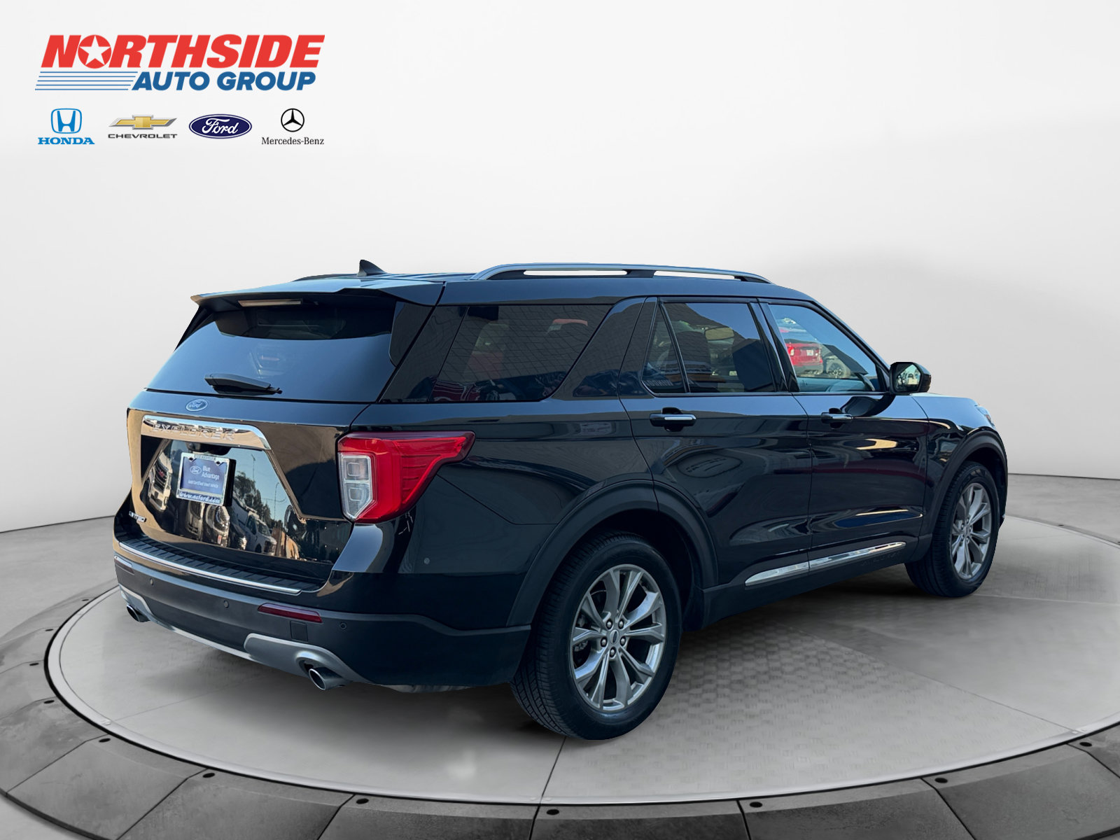 Certified 2024 Ford Explorer Limited RWD image 7