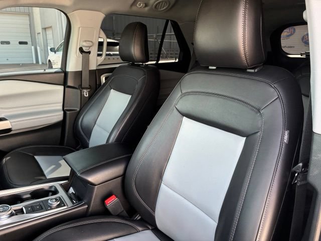 Certified 2023 Ford Explorer XLT w/ Equipment Group 202A AWD/4WD image 8
