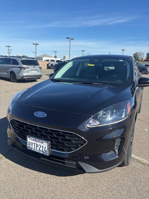 Certified 2021 Ford Escape SE w/ SE Sport Appearance Package image 2