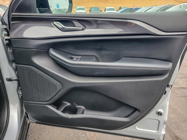 Used 2023 Jeep Grand Cherokee Altitude image 27