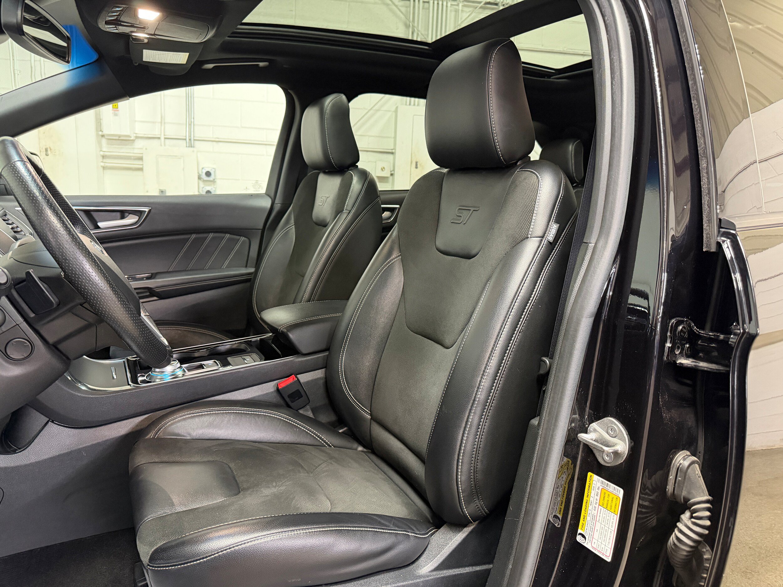 Certified 2020 Ford Edge ST w/ Cold Weather Package AWD/4WD image 10
