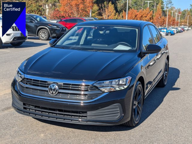 Used 2023 Volkswagen Jetta SE image 1