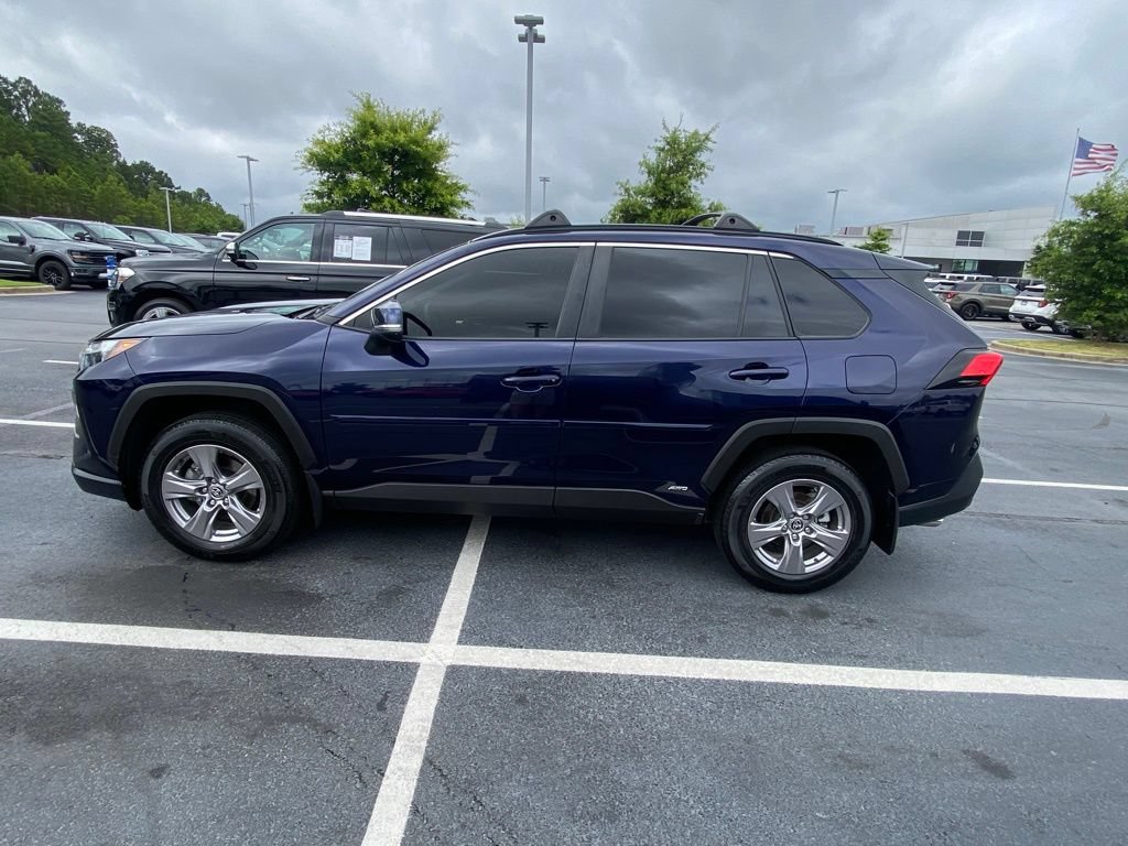 Used 2022 Toyota RAV4 XLE w/ Convenience Package AWD/4WD image 4