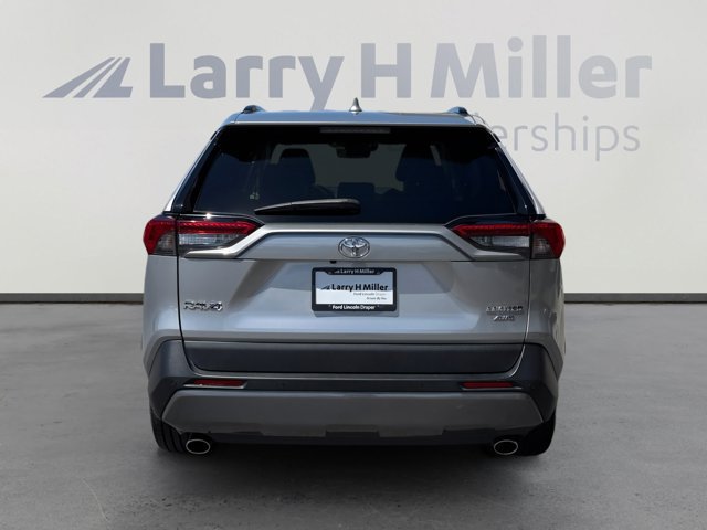 Used 2020 Toyota RAV4 Limited AWD/4WD image 4