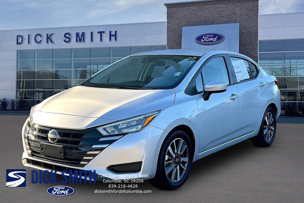 Used 2025 Nissan Versa SV FWD image 1