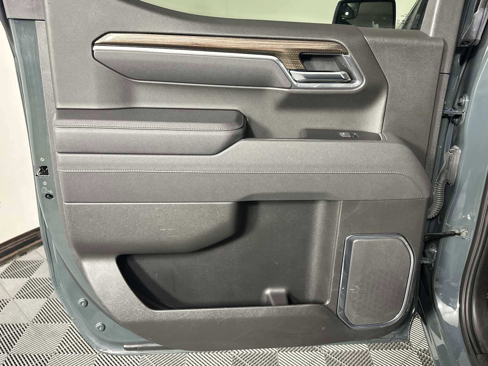 Used 2025 Chevrolet Silverado 1500 LT image 23