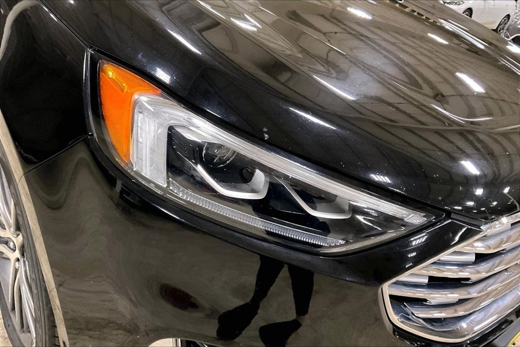 Certified 2019 Ford Edge Titanium w/ Equipment Group 301A AWD/4WD image 27