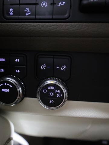 Used 2021 GMC Yukon XL Denali AWD/4WD image 32