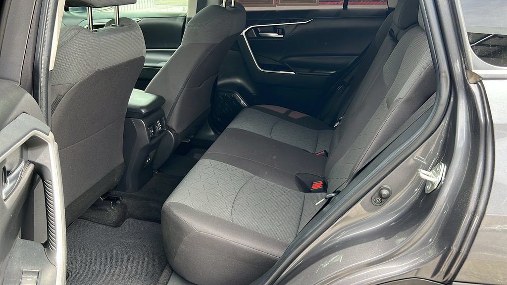 Used 2023 Toyota RAV4 XLE w/ Convenience Package FWD image 11