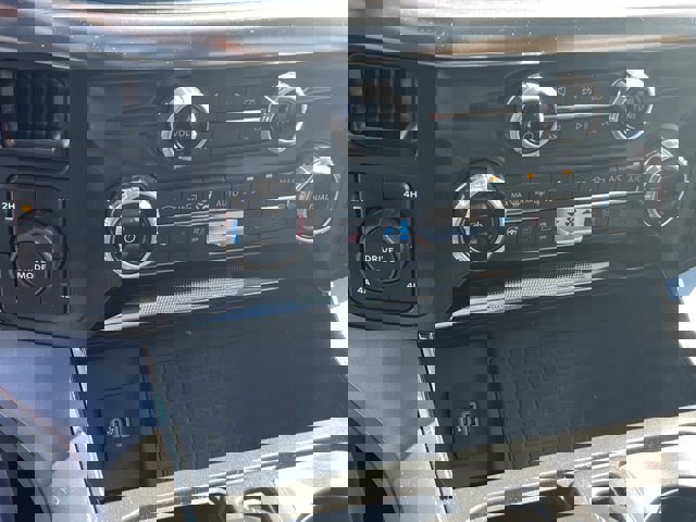 Certified 2022 Ford F150 Lariat w/ Equipment Group 502A High image 13