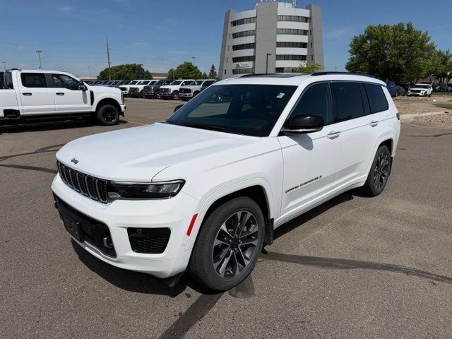 Used 2023 Jeep Grand Cherokee L Overland w/ Luxury Tech Group IV AWD/4WD image 3