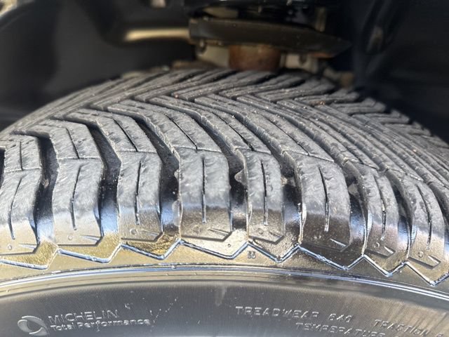 Used 2019 Jeep Cherokee Limited AWD/4WD image 16