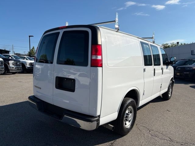 Used 2022 Chevrolet Express 2500 w/ Driver Convenience Package RWD image 3