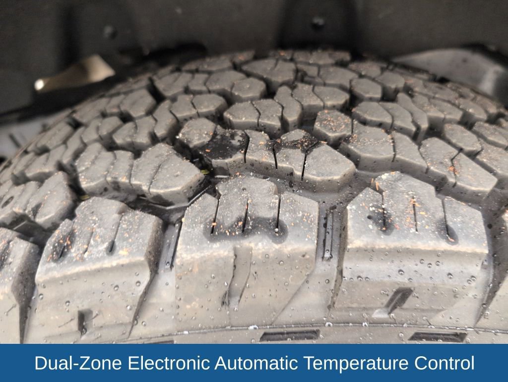 Certified 2025 Ford Bronco Big Bend w/ Black Diamond Package image 20